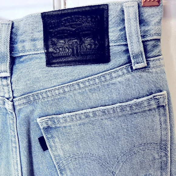 Levi’s size 25 made and crafted light wash jeans in excellent like new condition - Picture 5 of 5